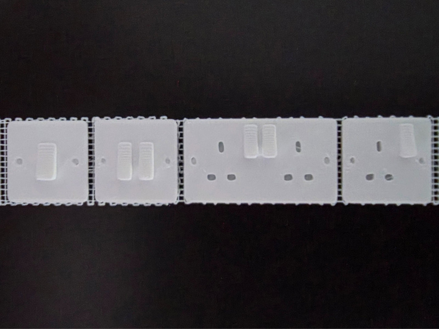 1:12 Scale Dolls House Miniature - Plug Sockets & Light Switches 5x Each 20 Qty