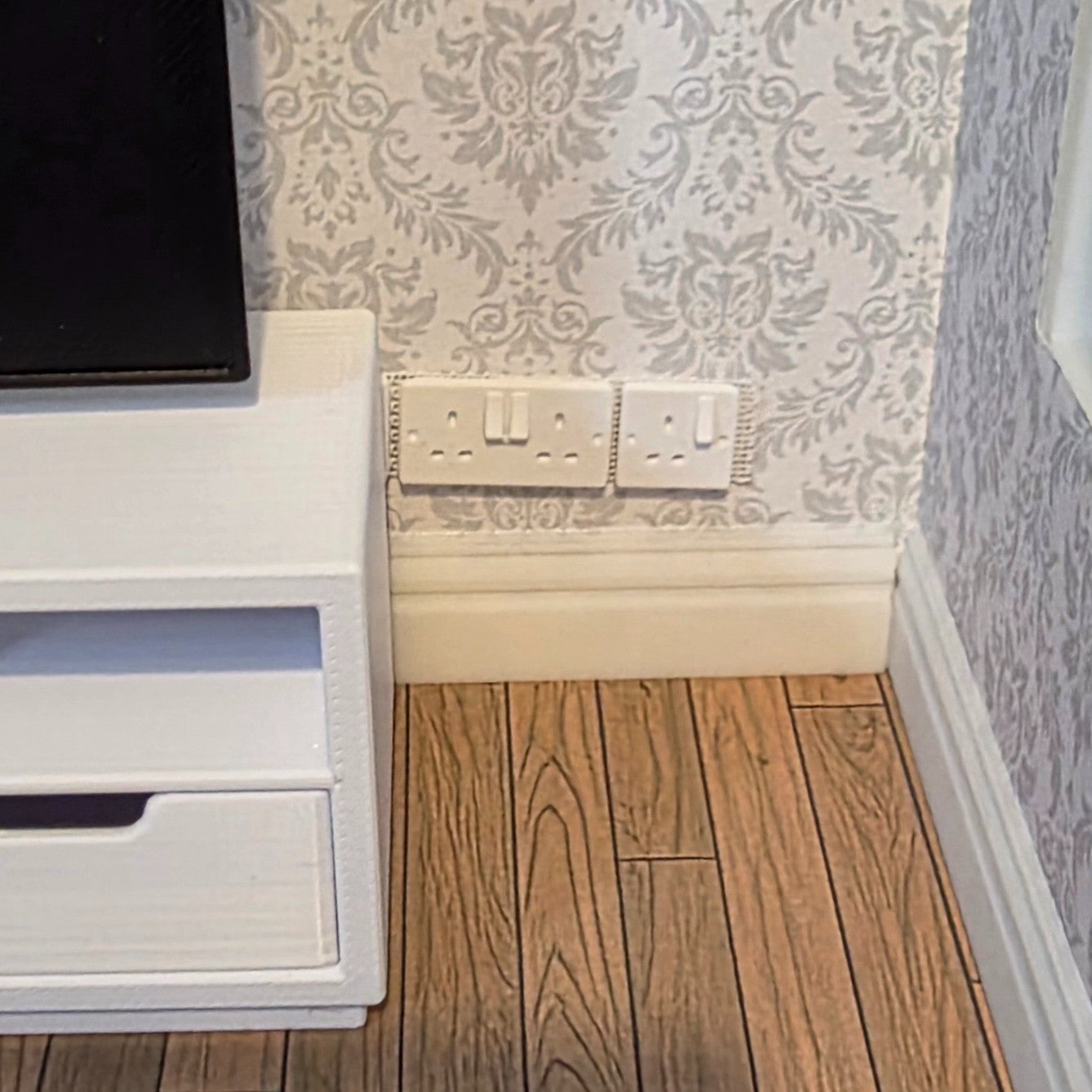 1:12 Scale Dolls House Miniature - Plug Sockets & Light Switches 5x Each 20 Qty